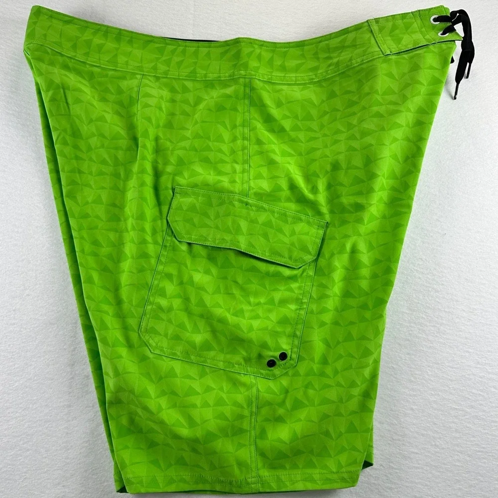 Under Armour Mens 42 Heat Gear‎ Board Shorts Lime Green Geometric Triangle Swim